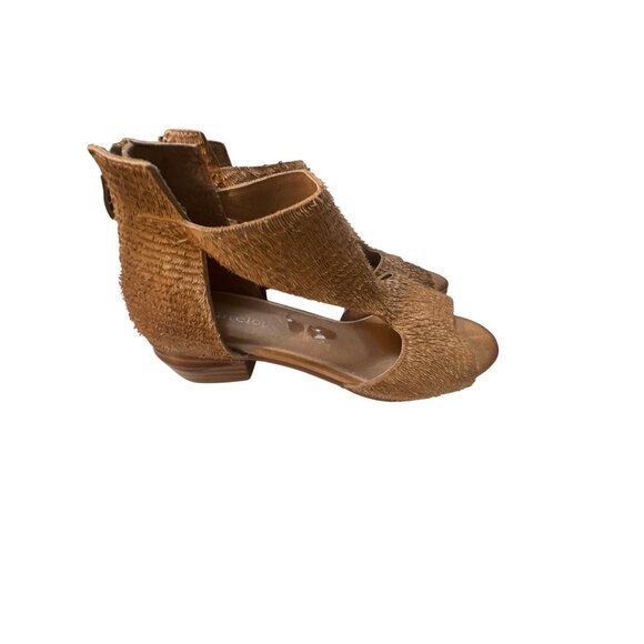 Antelope Womens Size 37 Beige Textured Leather Open Toe Sandals With Zipper Clos - Picture 3 of 5